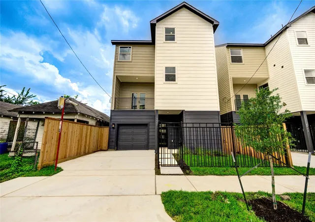 2nd image of 3406 Rawley St, Houston, TX 77020 | MLS# 91542083