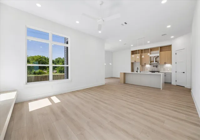 5th image of 1421 E 36Th St, Houston, TX 77022 | MLS# 15110182