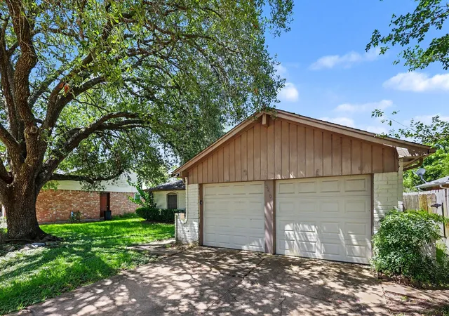 2nd image of 16210 Forest Bend Ave, Friendswood, TX 77546 | MLS# 57107577