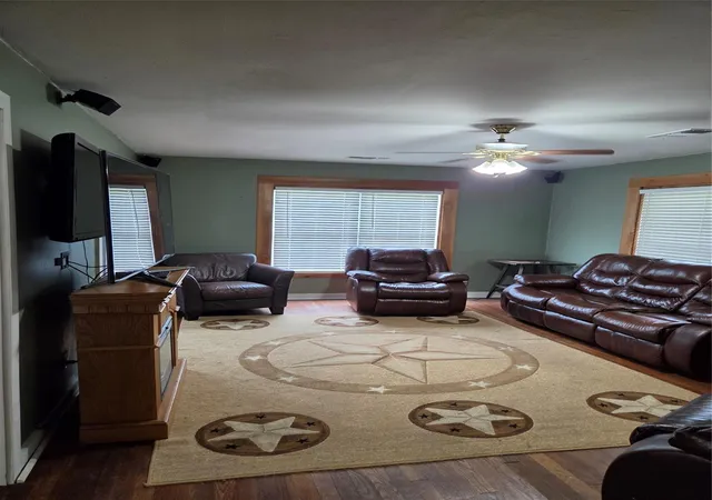 Photo 3 of Sale Pending at 4910 Fm 3012 Rd, Wharton, TX 77488 | MLS# 50211750 | Listing updated on 2026-09-09