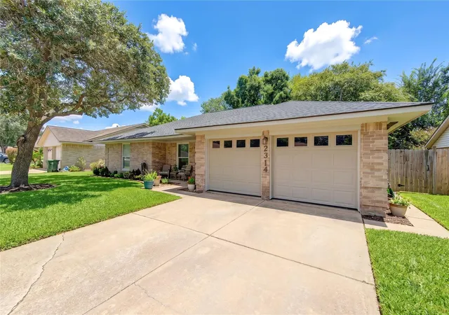 image of 2314 Goodrich St, Pearland, TX 77581 | MLS# 53752168