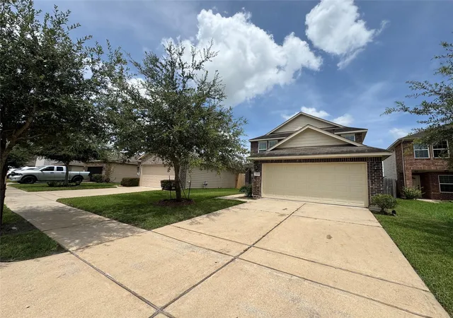Photo 2 of Sale Pending at 12935 Almeda Xing Ct, Houston, TX 77048 | MLS# 32872279 | Listing updated on 2026-09-05