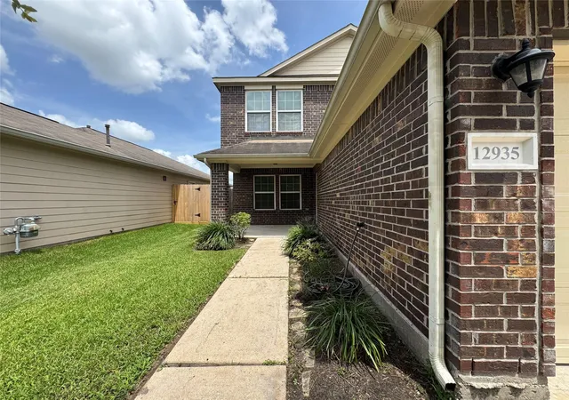Photo 3 of Sale Pending at 12935 Almeda Xing Ct, Houston, TX 77048 | MLS# 32872279 | Listing updated on 2026-09-05