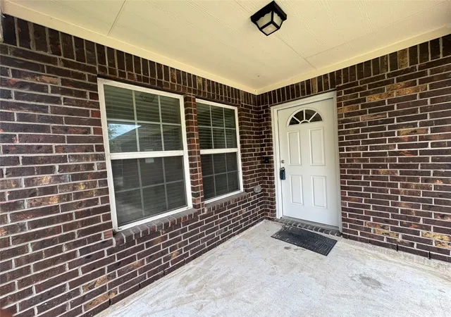 Photo 4 of Sale Pending at 12935 Almeda Xing Ct, Houston, TX 77048 | MLS# 32872279 | Listing updated on 2026-09-05