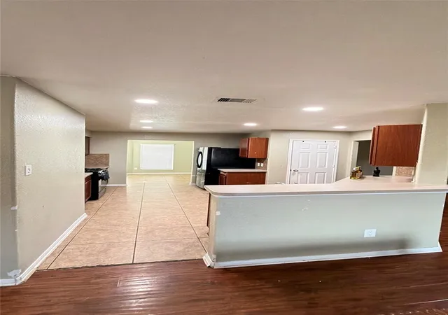 Photo 3 of Sale Pending at 1315 Newsome Glenn Dr, Houston, TX 77090 | MLS# 20325691 | Listing updated on 2026-09-08