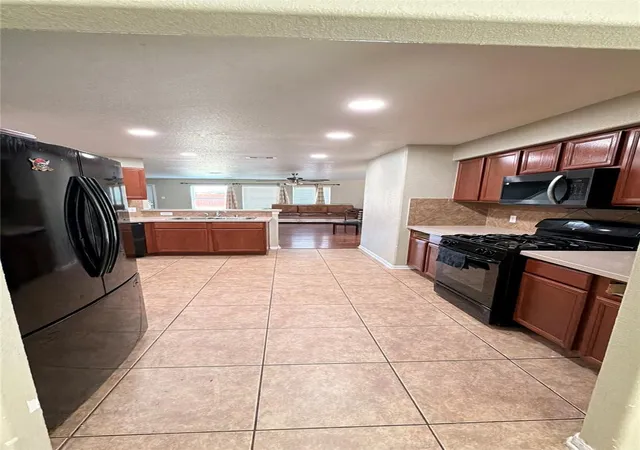 Photo 4 of Sale Pending at 1315 Newsome Glenn Dr, Houston, TX 77090 | MLS# 20325691 | Listing updated on 2026-09-08