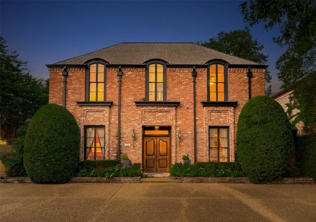 Photo 1 of Sale Pending at 2030 Southgate Blvd, Houston, TX 77030 | MLS# 17762805 | Listing updated on 2026-09-03
