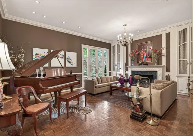 Photo 2 of Sale Pending at 2030 Southgate Blvd, Houston, TX 77030 | MLS# 17762805 | Listing updated on 2026-09-03