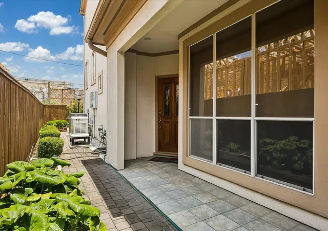 2nd image of 2034 Norfolk St, Houston, TX 77098 | MLS# 12604223