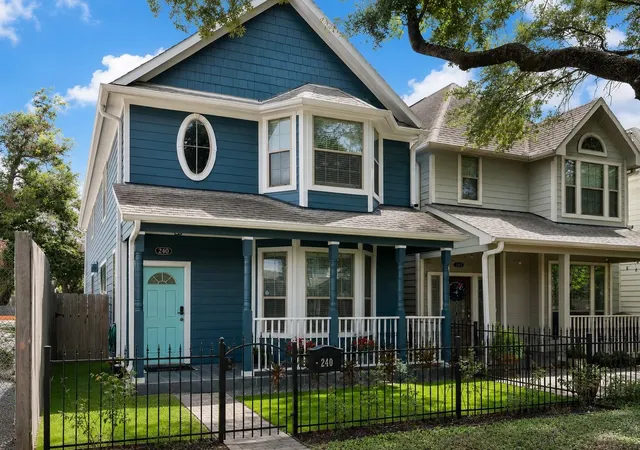 1st image of 240 W 26th St, Houston, TX 77008 | MLS# 31729331