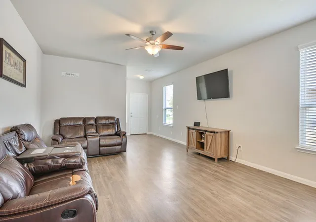 3rd image of 4706 Los Pines Wy, Bryan, TX 77807 | MLS# 70899716