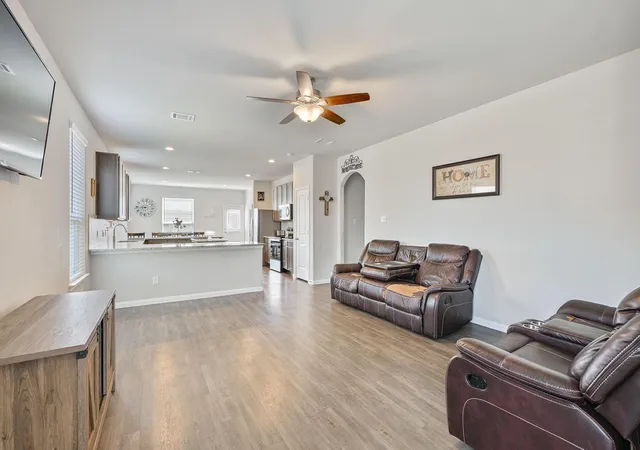 4th image of 4706 Los Pines Wy, Bryan, TX 77807 | MLS# 70899716