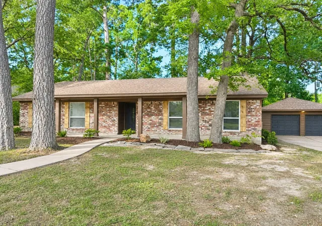 1st image of 204 Royal Oaks St, Huntsville, TX 77320 | MLS# 56314412