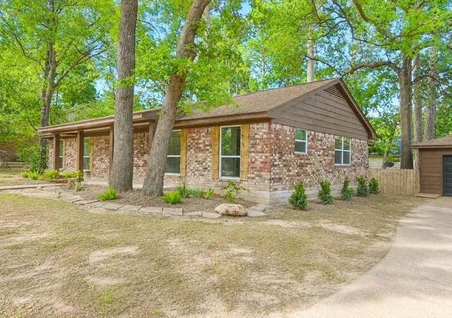 2nd image of 204 Royal Oaks St, Huntsville, TX 77320 | MLS# 56314412