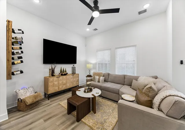 5th image of 3012 Jensen Springs Ln, Houston, TX 77026 | MLS# 29510338