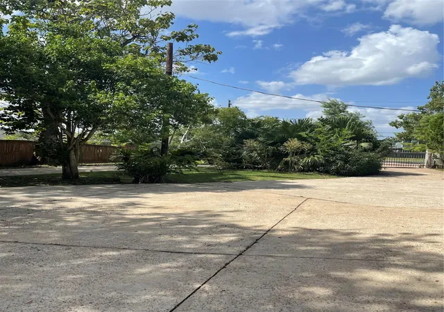 Photo 33 of Single family home for sale at 4920 Almeda Genoa Rd, Houston, TX 77048 | MLS# 11260670 | Listing updated on 2026-10-08