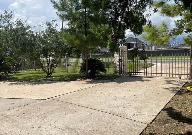 3rd image of 4920 Almeda Genoa Rd, Houston, TX 77048 | MLS# 11260670