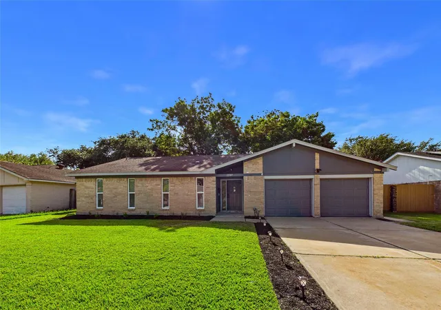 Photo 3 of Sale Pending at 12707 Corning Dr, Houston, TX 77089 | MLS# 58004586 | Listing updated on 2026-08-31
