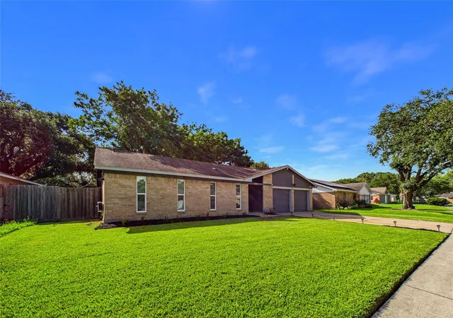 Photo 3 of Sale Pending at 12707 Corning Dr, Houston, TX 77089 | MLS# 58004586 | Listing updated on 2026-08-31