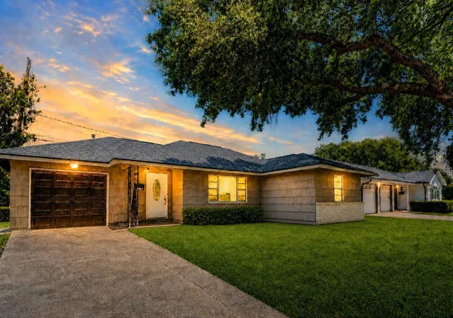 2nd image of 1607 Beusch Dr, Pasadena, TX 77502 | MLS# 2307776