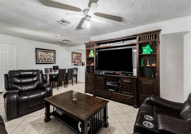 4th image of 1607 Beusch Dr, Pasadena, TX 77502 | MLS# 2307776