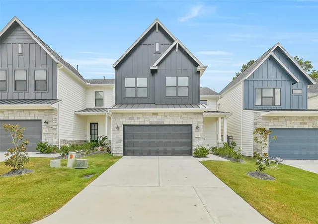 Photo 1 of Single family home for sale at 352 Summer Pl Dr, Montgomery, TX 77356 | MLS# 23965275 | Listing updated on 2026-08-28