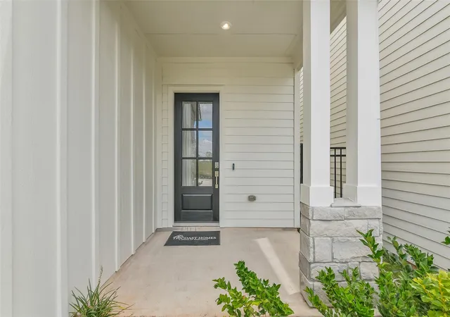 Photo 3 of Single family home for sale at 352 Summer Pl Dr, Montgomery, TX 77356 | MLS# 23965275 | Listing updated on 2026-08-28