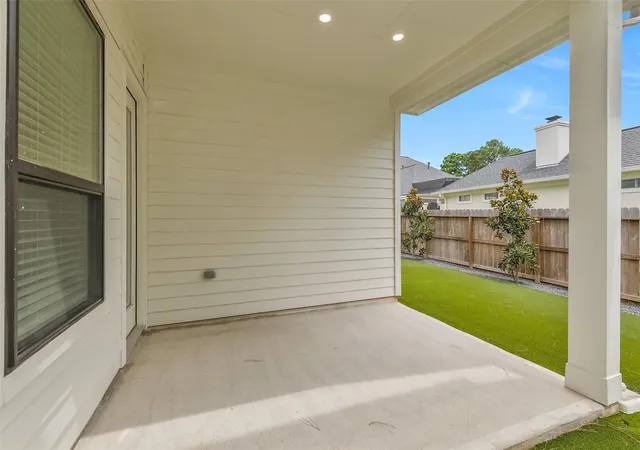 Photo 4 of Single family home for sale at 352 Summer Pl Dr, Montgomery, TX 77356 | MLS# 23965275 | Listing updated on 2026-08-28