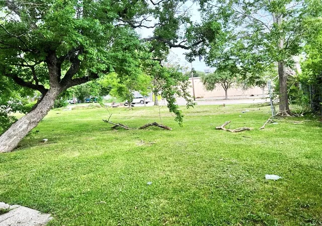 Photo 1 of Sale Pending at 3848 Mainer St, Houston, TX 77021 | MLS# 12427454 | Listing updated on 2026-09-11