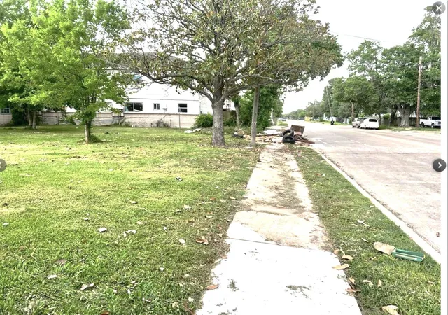 Photo 2 of Sale Pending at 3848 Mainer St, Houston, TX 77021 | MLS# 12427454 | Listing updated on 2026-09-11
