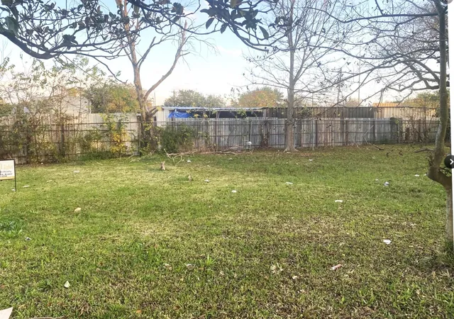 Photo 3 of Sale Pending at 3848 Mainer St, Houston, TX 77021 | MLS# 12427454 | Listing updated on 2026-09-11