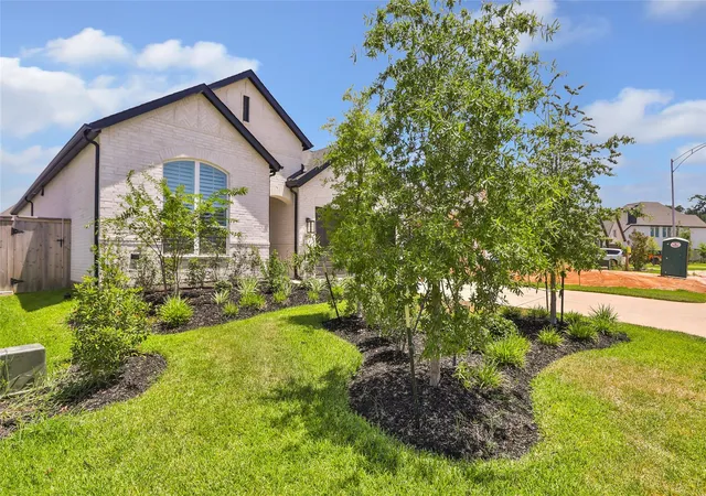 Photo 3 of Single family home for sale at 407 Flt Rock Trl, Conroe, TX 77304 | MLS# 13823772 | Listing updated on 2026-09-13