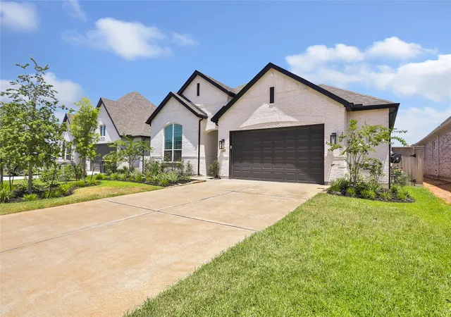Photo 3 of Single family home for sale at 407 Flt Rock Trl, Conroe, TX 77304 | MLS# 13823772 | Listing updated on 2026-09-13