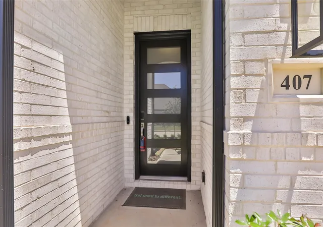 Photo 4 of Single family home for sale at 407 Flt Rock Trl, Conroe, TX 77304 | MLS# 13823772 | Listing updated on 2026-09-13