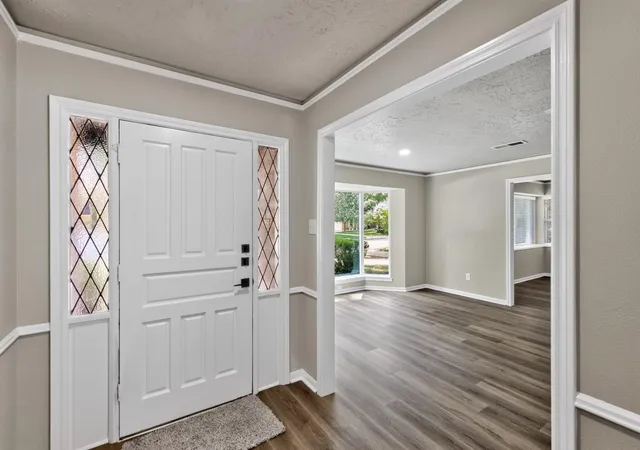 Photo 3 of Single family home for sale at 1915 Seven Oaks Dr, Kingwood, TX 77339 | MLS# 42220222 | Listing updated on 2026-09-19
