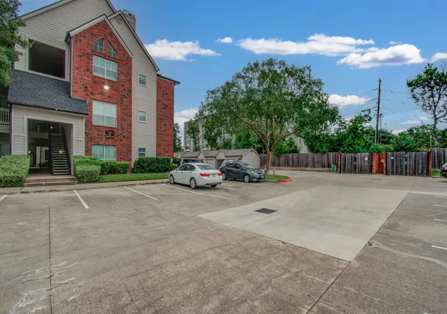 Photo 2 of Sale Pending at 1330 Old Spanish Trl #5305, Houston, TX 77054 | MLS# 48711001 | Listing updated on 2026-08-31