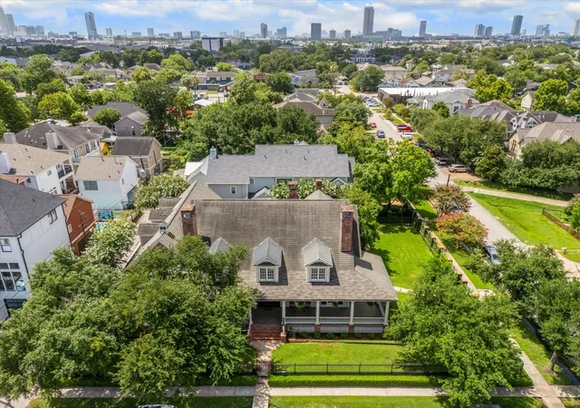 2nd image of 408 E 7th St, Houston, TX 77007 | MLS# 77223922