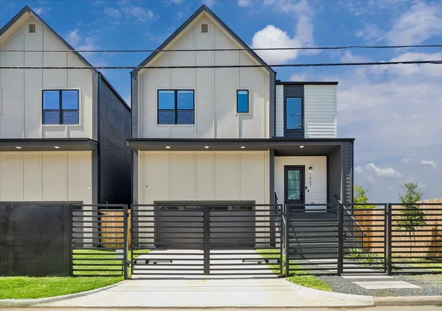 1st image of 1423 E 36th St, Houston, TX 77022 | MLS# 74858148