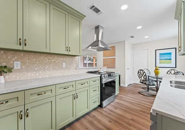 4th image of 1918 Stebbins Dr, Houston, TX 77043 | MLS# 71057894