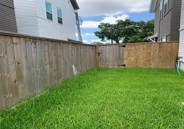 11th image of 7506 Carver Rd #B, Houston, TX 77088 | MLS# 14729419