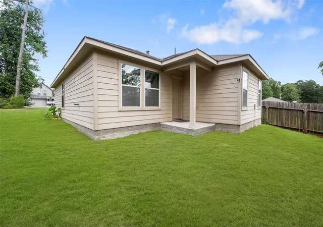 Photo 3 of Single family home for sale at 15302 Kickapoo Trl, Willis, TX 77378 | MLS# 76222501 | Listing updated on 2026-08-12