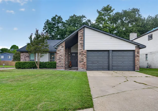 Photo 2 of Single family home for sale at 3910 Ivy Green Dr, Houston, TX 77082 | MLS# 56231054 | Listing updated on 2026-08-10