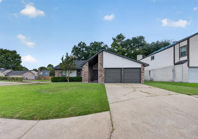 Photo 3 of Single family home for sale at 3910 Ivy Green Dr, Houston, TX 77082 | MLS# 56231054 | Listing updated on 2026-08-10
