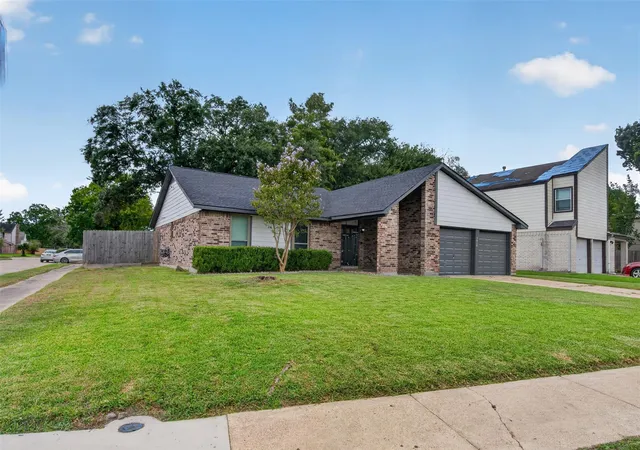 Photo 3 of Single family home for sale at 3910 Ivy Green Dr, Houston, TX 77082 | MLS# 56231054 | Listing updated on 2026-08-10