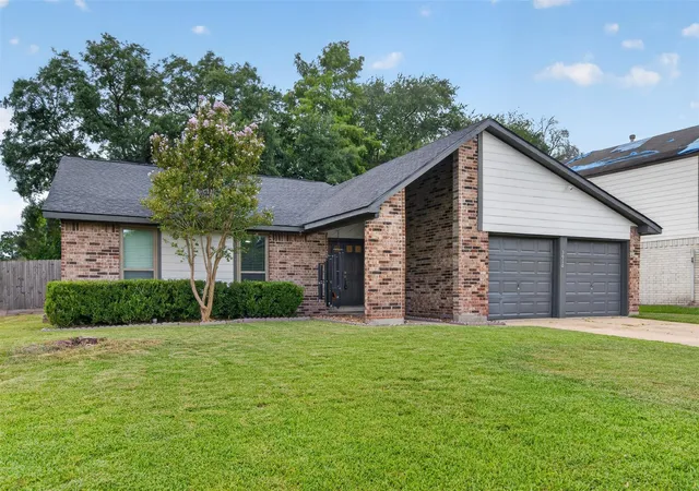 Photo 4 of Single family home for sale at 3910 Ivy Green Dr, Houston, TX 77082 | MLS# 56231054 | Listing updated on 2026-08-10