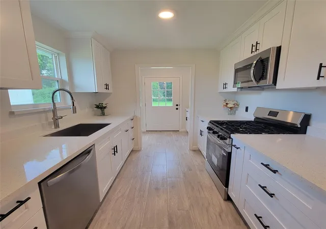 3rd image of 116 Tanner St, Brazoria, TX 77422 | MLS# 24001768