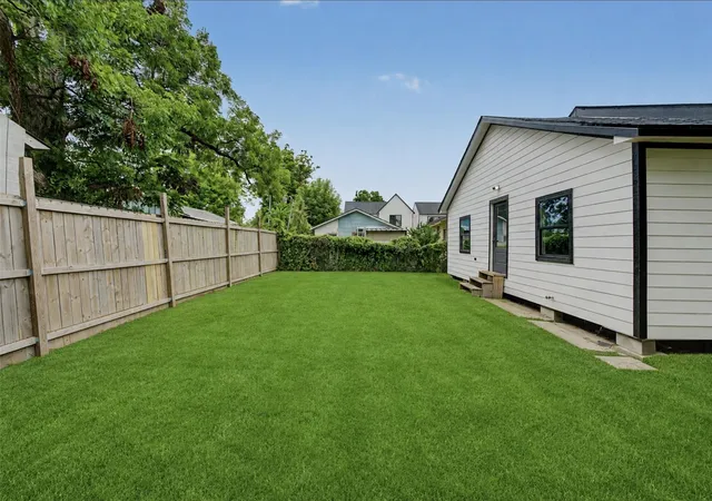 17th image of 2338 Lidstone St, Houston, TX 77023 | MLS# 37420485