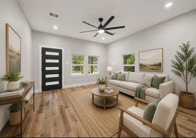 4th image of 2338 Lidstone St, Houston, TX 77023 | MLS# 37420485