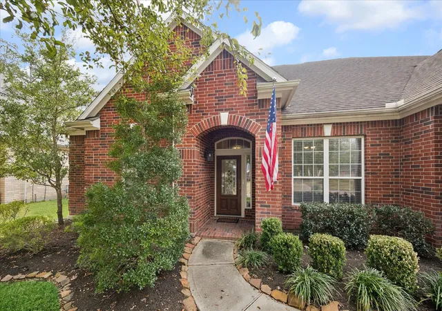 Photo 4 of Sale Pending at 15515 Amber Holw Ln, Cypress, TX 77429 | MLS# 27761386 | Listing updated on 2026-09-02