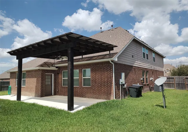 Photo 2 of Single family home for sale at 4002 Longwood Dr, Mont Belvieu, TX 77523 | MLS# 93804949 | Listing updated on 2026-09-10